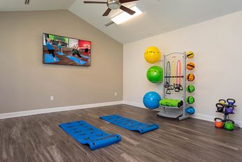 24-Hr fitness center w/ wi-fi